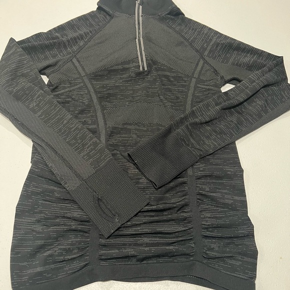 Athleta Fast Track 1/4 zip base layer L/S pullover Dark gray Running Top Size S - Picture 8 of 9